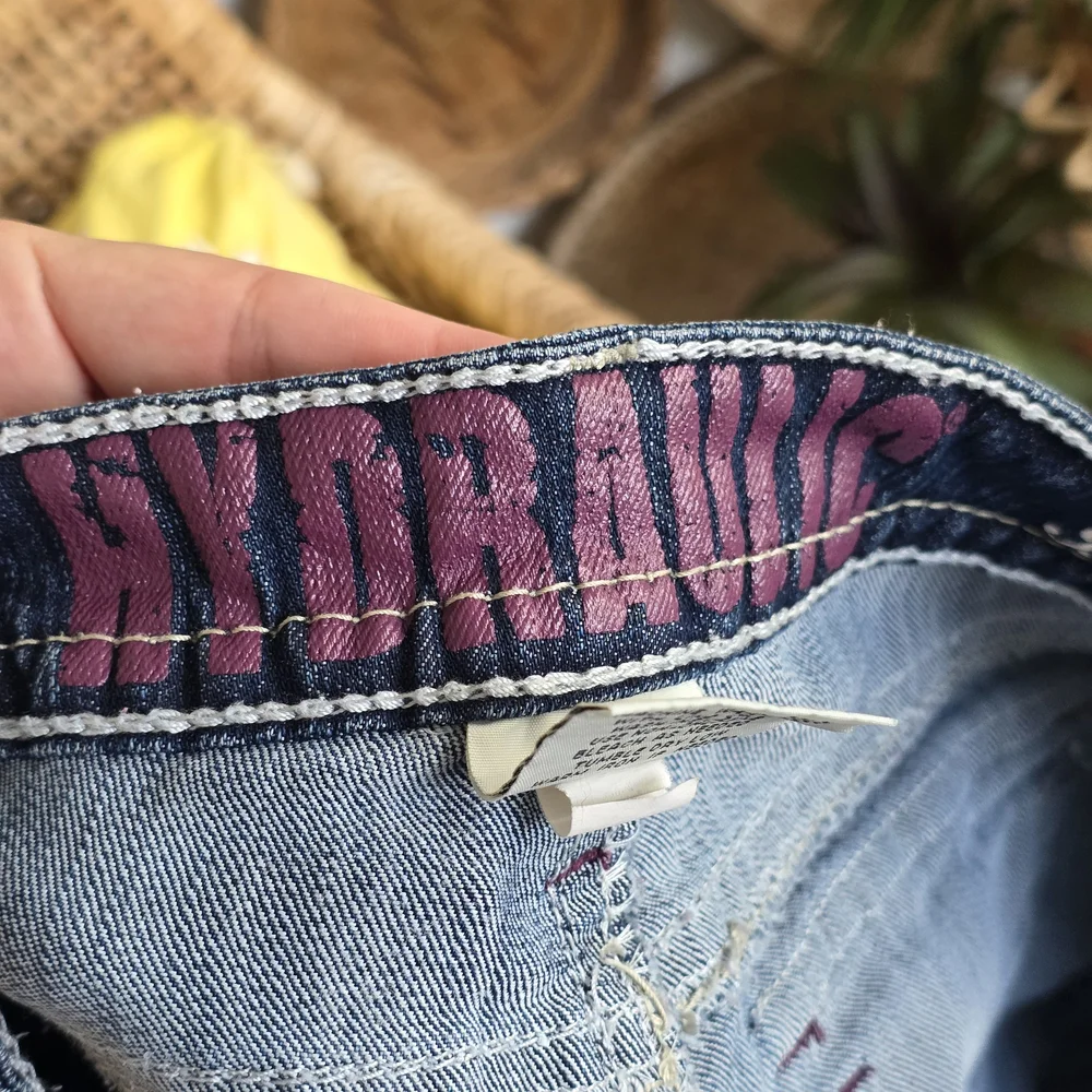 Hydraulic Bailey Low Rise Short 7/8 Dark Blue Jean Shorts with Embroidery